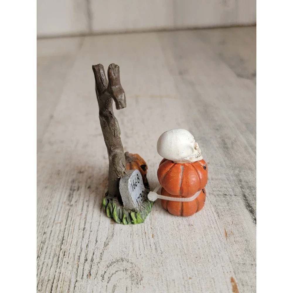 Halloween village tree Jack O'Lantern pumpkin skull accessories set tomb